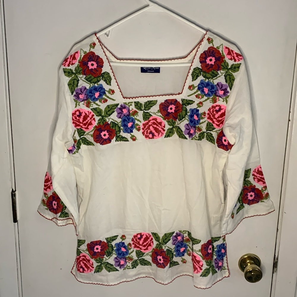 Royal Moda white tunic with embroidered cross-stitch large floral design Size L